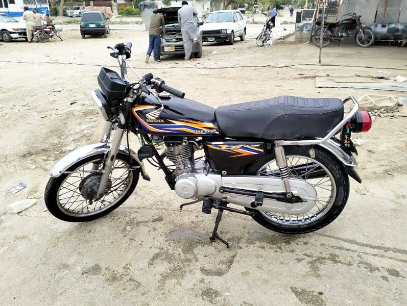 Honda 125 2018 model Lankan number 3