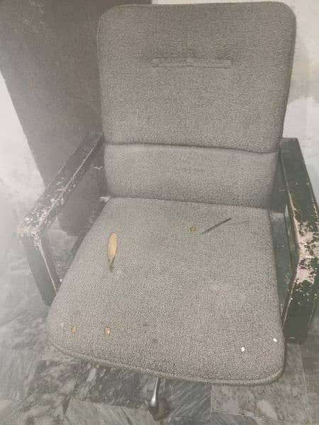 Chair in good condition 2