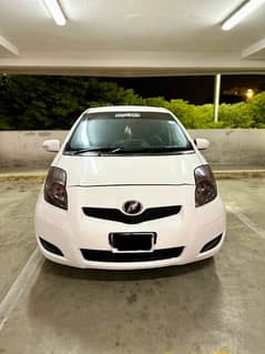 Toyota Vitz 2008/2012  PERL WHITE 0