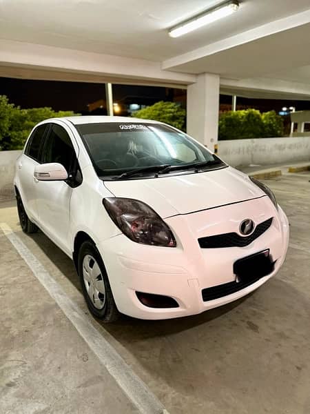 Toyota Vitz 2008/2012  PERL WHITE 1