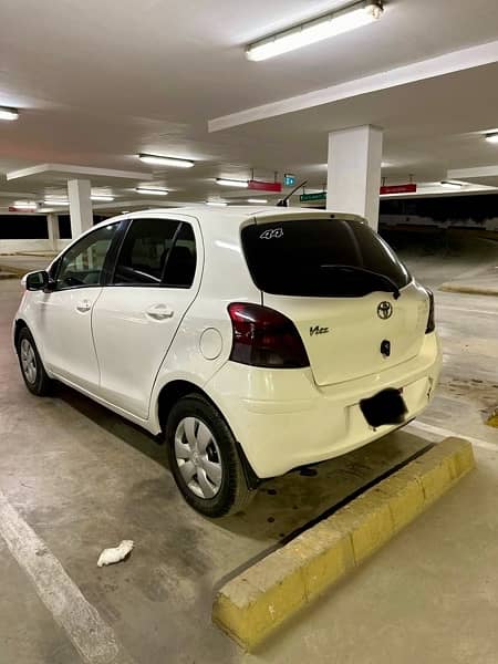 Toyota Vitz 2008/2012  PERL WHITE 3