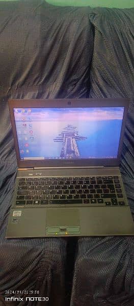 toshiba laptop 13.6 display 128ssd with 10gb  ram super slim laptop 6