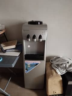 Hitachi water dispenser in perfect working condition