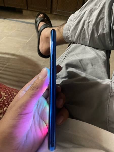 Honor 8c 4