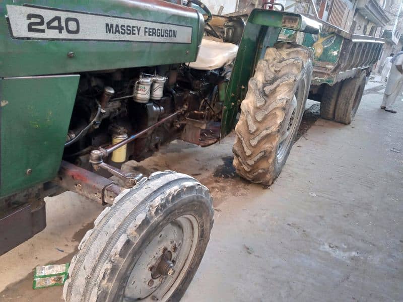 Massey Ferguson 240 - Green 1999 MF 240 Tractor
. MF 240 Tractor - 1