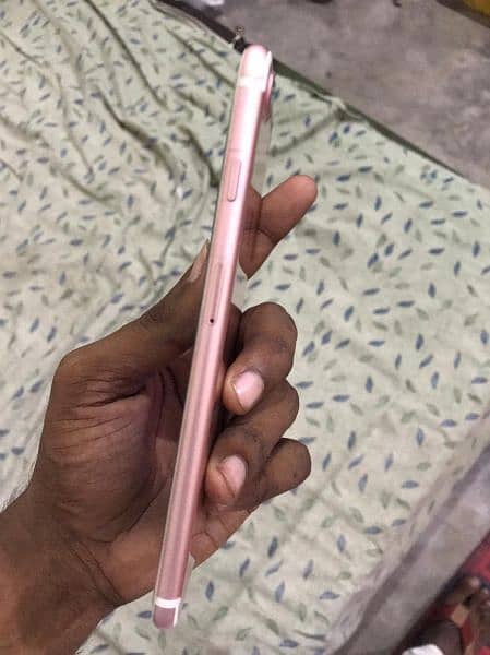 256 GB - colour Rose  Gold - battery 70  - PTA Proved 1