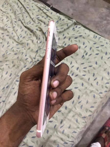 256 GB - colour Rose  Gold - battery 70  - PTA Proved 4