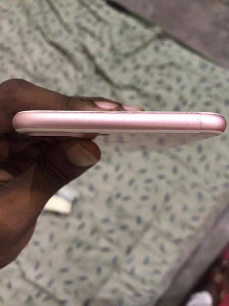 256 GB - colour Rose  Gold - battery 70  - PTA Proved 6