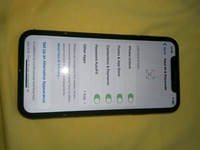 iphone XR 64gb 93 battery 10/10 water pack 2