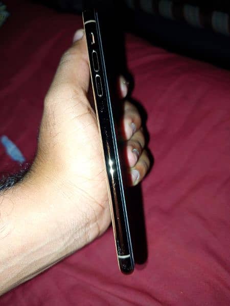 iPhone 11pro max. NON PTA 2