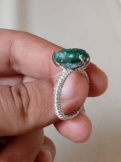 Rough Natural uncut, unpolished Emereld (Zamarud) stone ring.