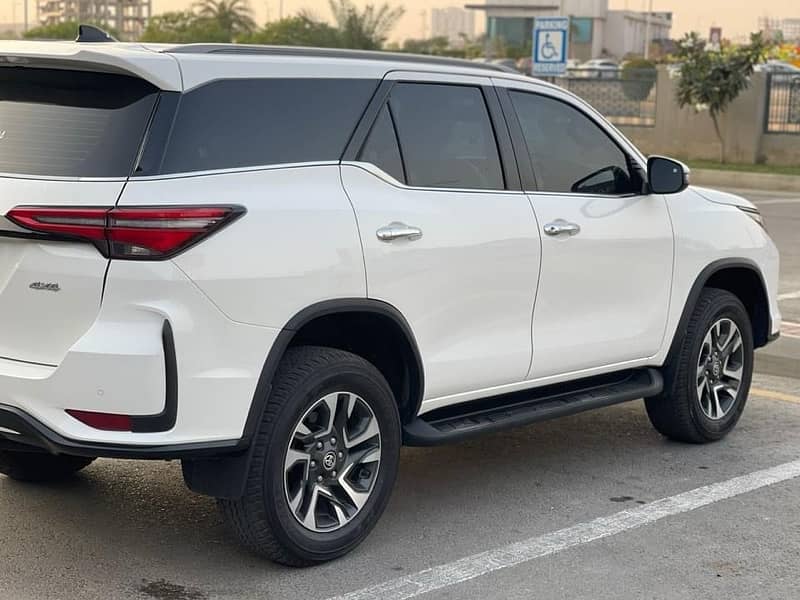 Toyota Fortuner Legender 2023 1