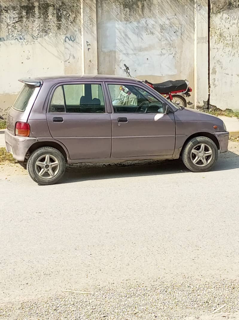 Daihatsu Cuore 2000 3