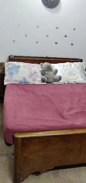 queen size solid bed 1