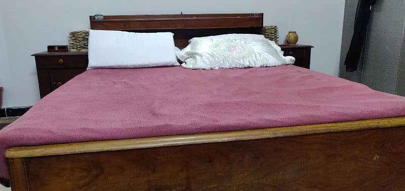 queen size solid bed 2