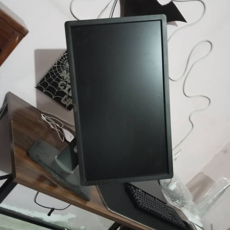 Dell 24" LCD, best for gaming 2