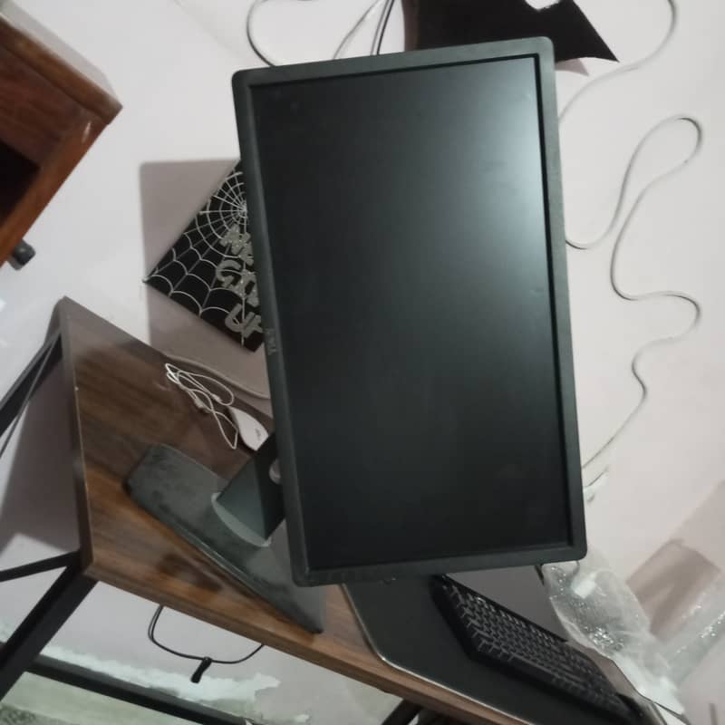 Dell 24" LCD, best for gaming 4