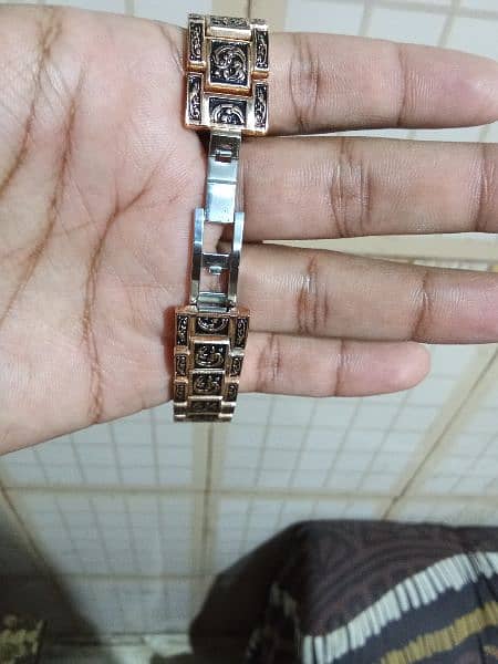 watch fo sale. 10/10 condition. proper working 6