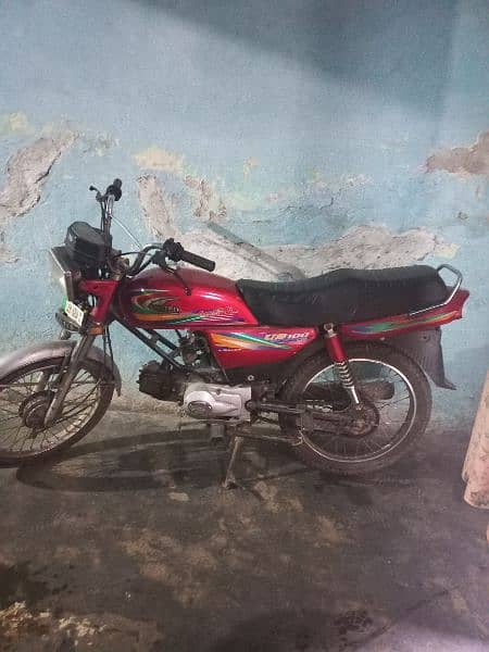 United 100 cc for sale , also attached with rickshaw. 6