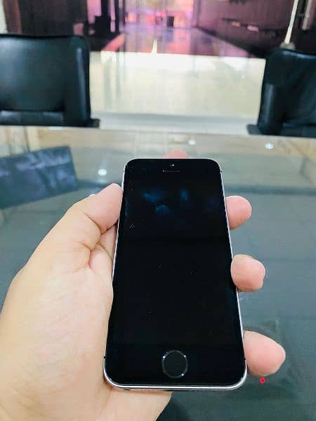 iPhone 5se. . 32 GB 2