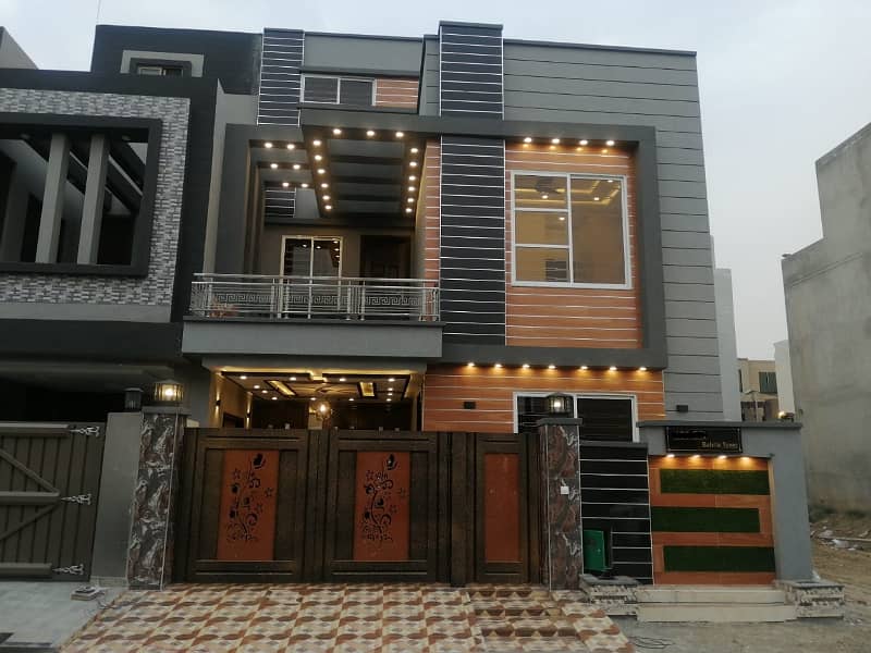 MODERN DESIGN 5 MARLA HOUSE FOR SALE IN GOOD LOCATION OF BAHRIA TOWN LAHORE 0