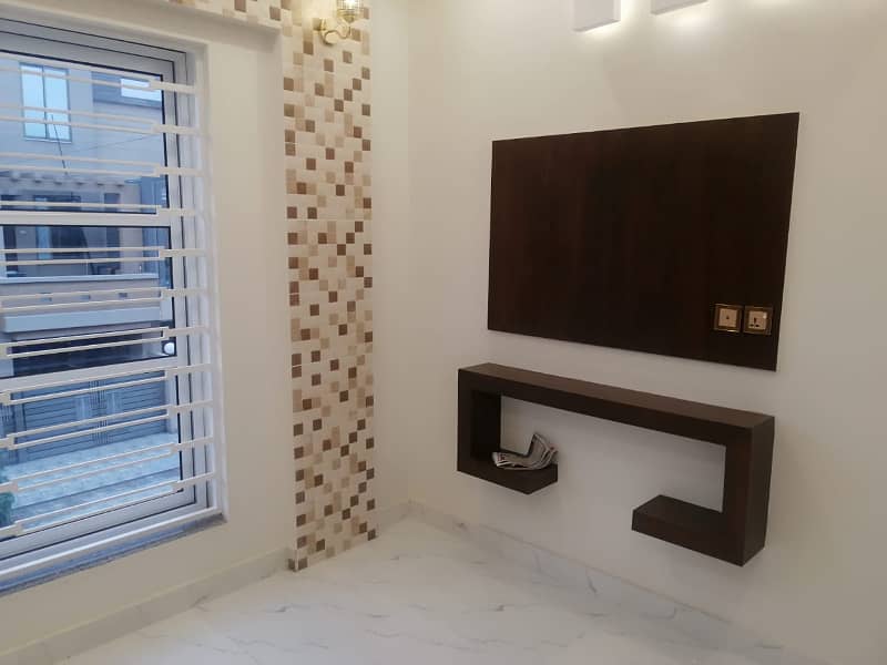 MODERN DESIGN 5 MARLA HOUSE FOR SALE IN GOOD LOCATION OF BAHRIA TOWN LAHORE 11