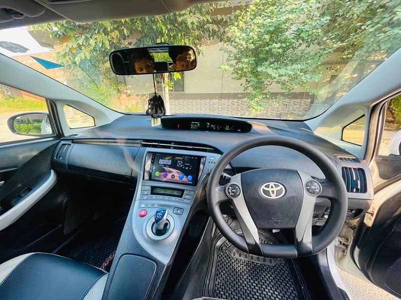 Toyota Prius 2015S 8