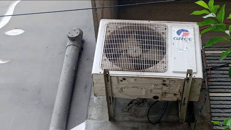 Gree inverter AC 1 ton Urgent Sale 2