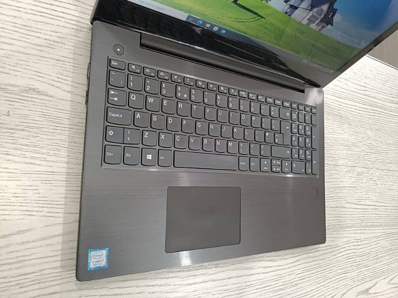 Lenovo V330 core i7 8th generation quadcore 15.6 inch 1080p Numpad key 3