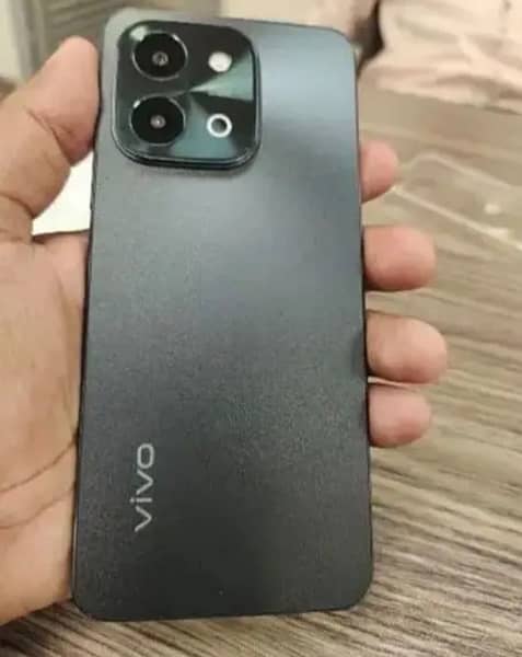 Vivo y28 8/128 Bilkul saf phone ha 15 20 din use hoa 1