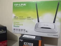 tp link TL WR841N ROUTER WITH BOX FOR SALE CONDITION 10/8