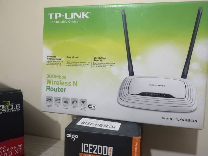 tp link TL WR841N ROUTER WITH BOX FOR SALE CONDITION 10/8 0