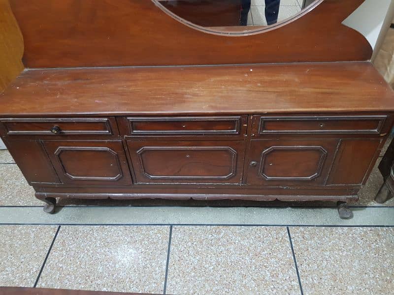 King Size Bed along wooden Dressing Table 4