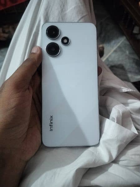 Infinix Hot 30 Play (Blade White 128GB + 8GB) 0