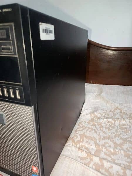 Dell machine i5 4th gen with 4 gb graphics card  **Negotiable Price** 4