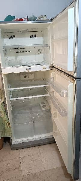 LG big size fridge for urgent sale 1