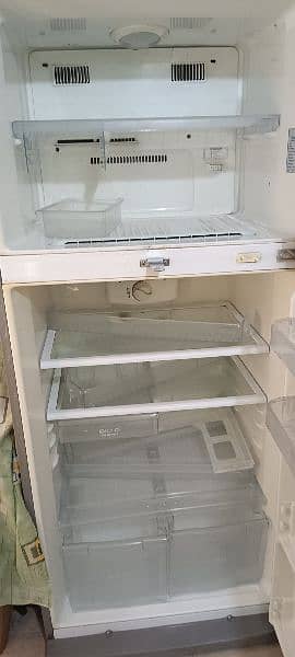 LG big size fridge for urgent sale 2