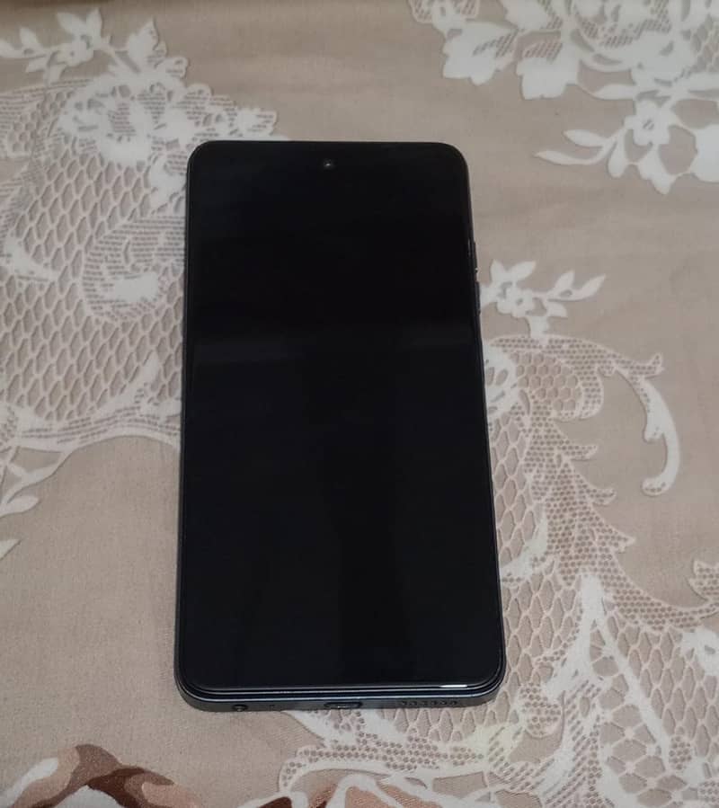 Tecno spark 20C 6/128 GB. Box & charger hain. 7 month warranty hai. 1