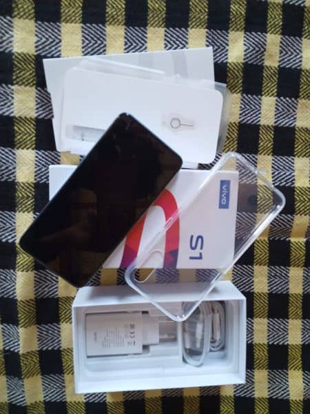 vivo s1 4 GB ram 128 GB memory 0310/14300/91 1