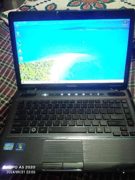 TOSHIBA LAPTOP 1