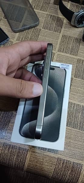 iPhone 15 Pro Natural Titanium 3