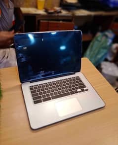 HP G4 Chromebook - Windows
4GB Ram 
16 GB Storage
Window 10 installedl