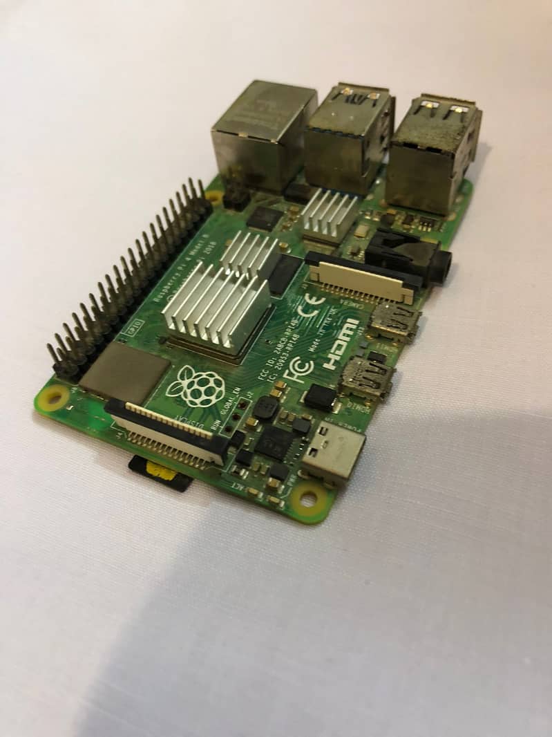 Raspberry pi 4 model B 0