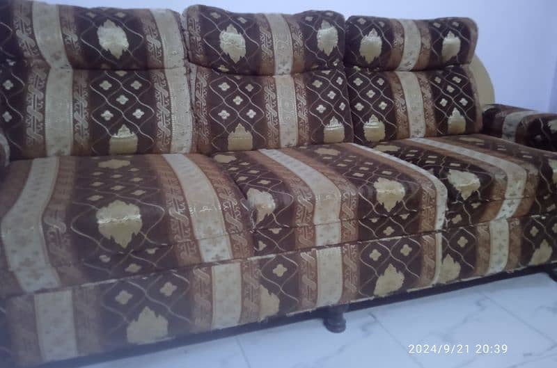 7 seater sofa just like new with master molti foam koe 0