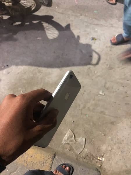 IPHONE 8 (NON PTA) 1