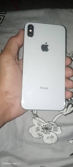 Iphone XS Max  Non PTA with white 64GB and with 4 Months sim working 0