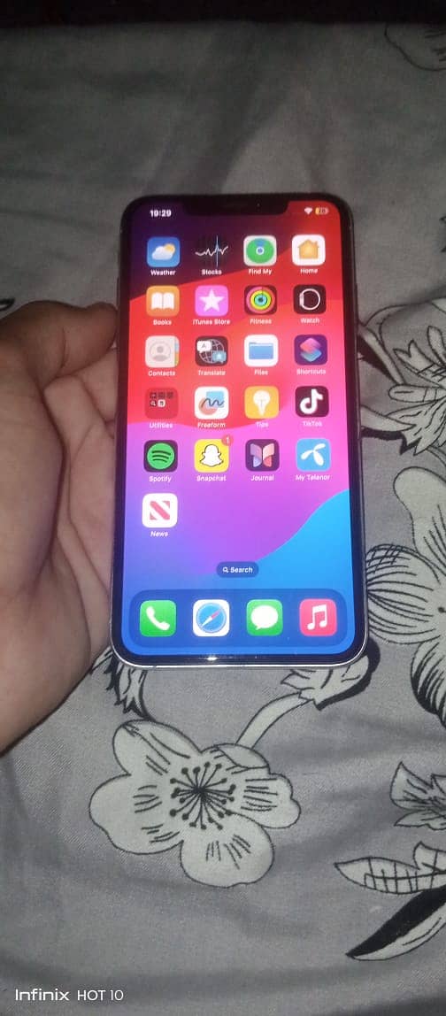 Iphone XS Max  Non PTA with white 64GB and with 4 Months sim working 3