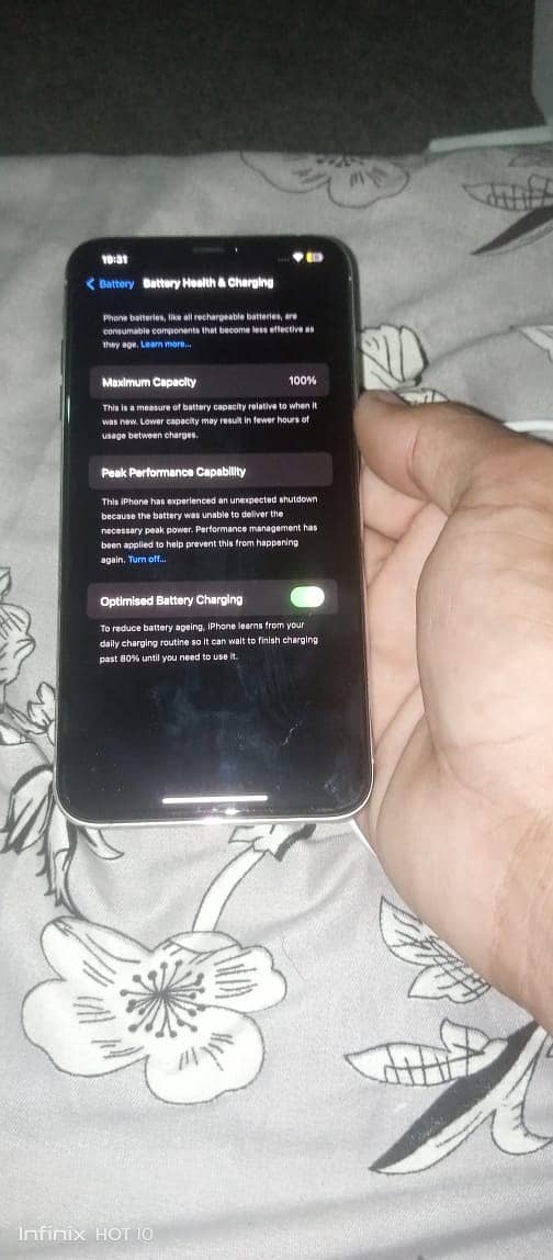 Iphone XS Max  Non PTA with white 64GB and with 4 Months sim working 4