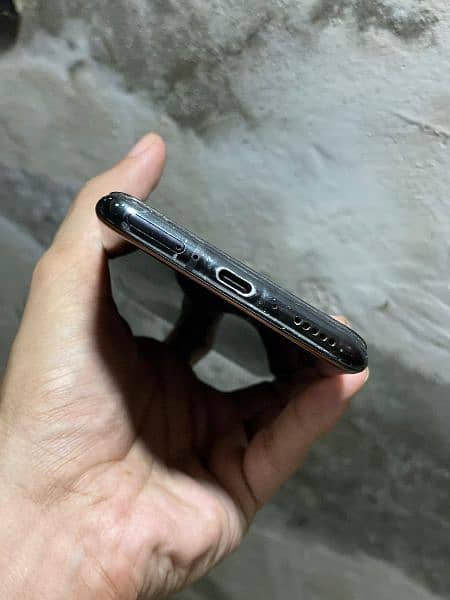 OnePlus 7t pro McLaren edition with cable 4