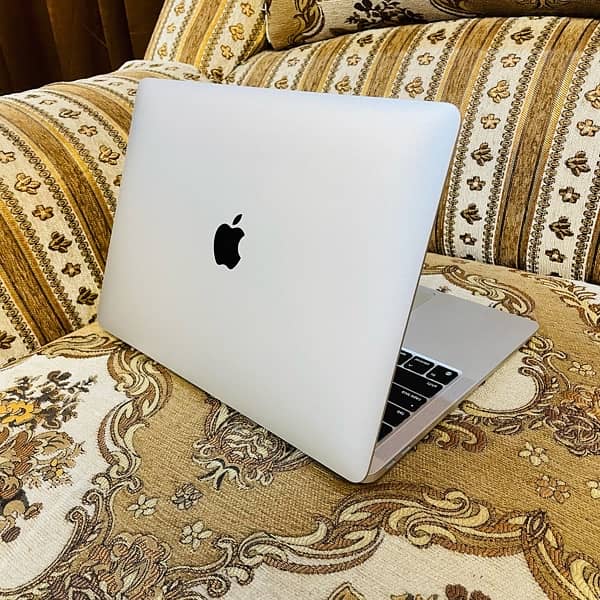 Macbook Air m1 2020 model 4